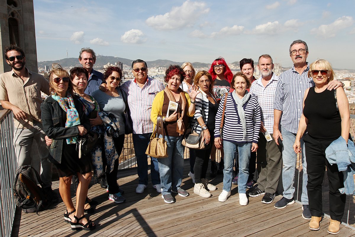 Grupo de personas posando